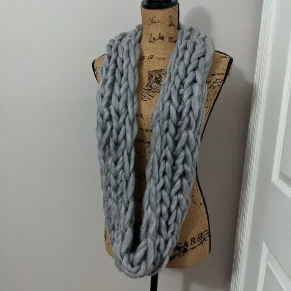 Knit infinity scarf - Picture 2 of 3